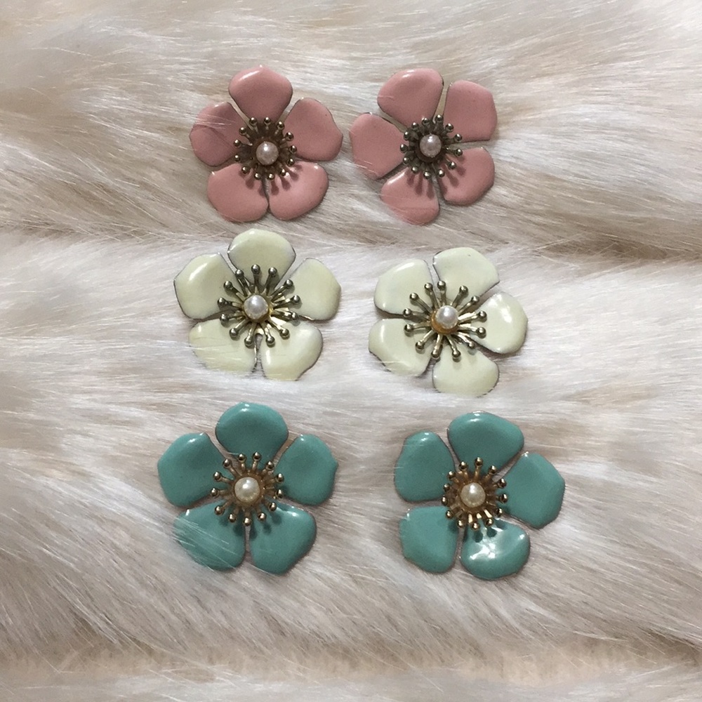 🌸 Set of three flower earrings